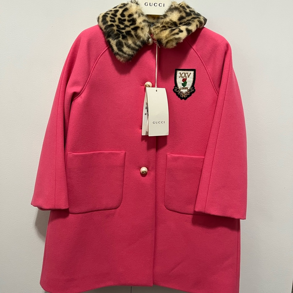 Girls Gucci Coat, it’s a Barbie pink color coat. has cheetah print on the collar